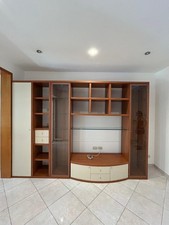 Mobile Soggiorno a parete TV con ante vetro illuminate, libreria, cassetti