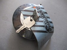 VOLVO 343 / 345 - Tappo bocchettone serbatoio c chiave - Ricambio nuovo