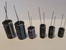 25V 105'C Elettrolitica 10uf 100uf 220uf 470uf 680uf 820uf 1000uf (Confezioni da 5)