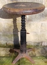 Antico sgabello regolabile