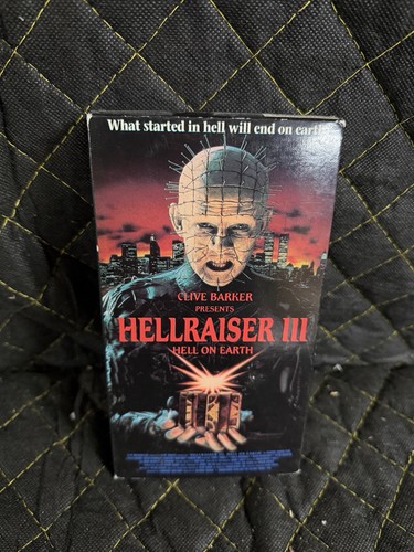 Hellraiser iii hell earth - hellraiser,