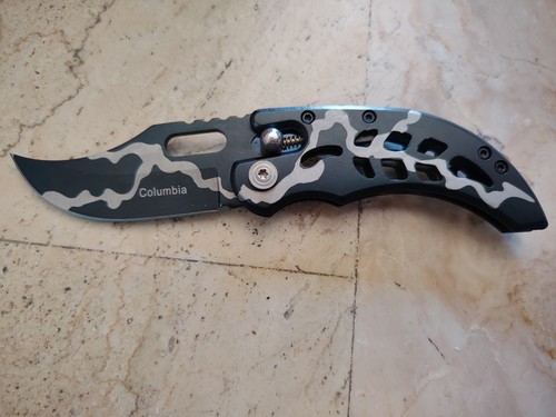 Coltello pieghevole militare