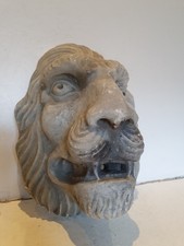 Antica bocca di fontana in