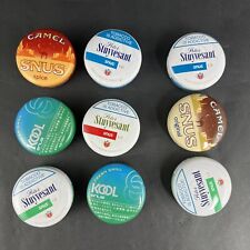 Lotto di 9 supporti di latta vuoti rotondi misti cammello, Peter Stuyvesant e Kool Snus