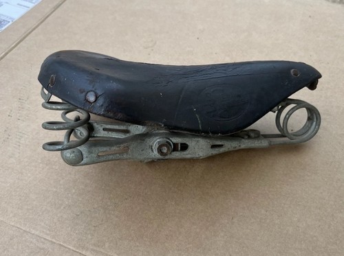 Vintage leather saddle - saddle, ressort