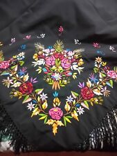 scialle nero in tibet ricamato