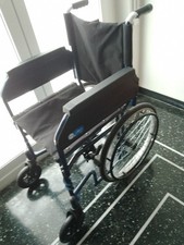 Sedia a rotelle pieghevole per