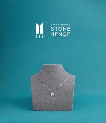 Collana bts stonehenge - x,