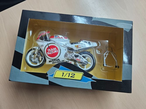 Maqueta suzuki rgv500 kevin - suzuki,