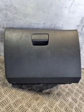 MERCEDES GLA 200 GLOVE BOX