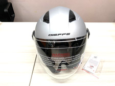 CASCO CON VISIERA LUNGA GRIGIO