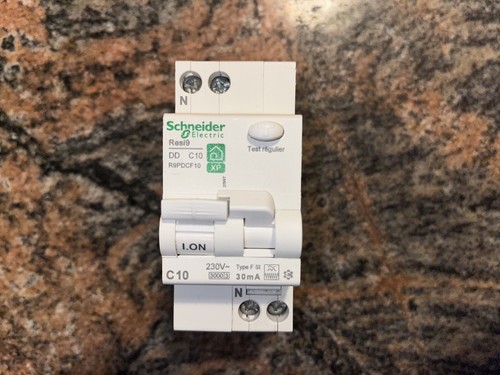Disjoncteur differentiel 10a - disjoncteur,