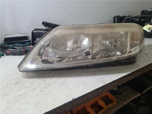 Faro anteriore sinistro