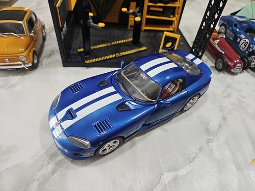 Bburago dodge viper gts - bburago, 1/18