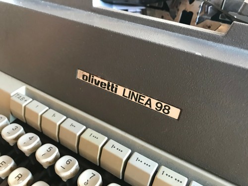 Macchina scrivere olivetti - ,