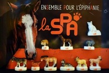 2022 ENSEMBLE POUR L'EPIPHANIE LA SPA FEVE PORCELAINE 3D AU CHOIX
