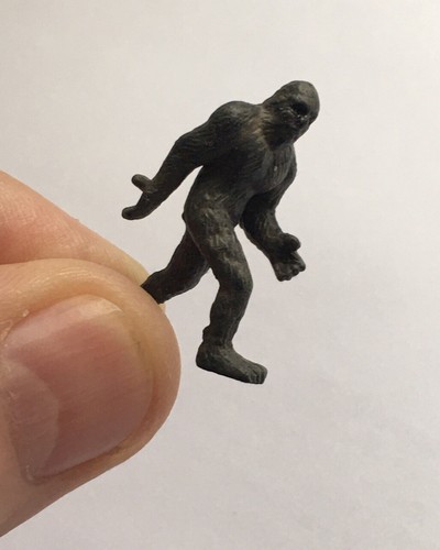 Tiny bigfoot figure pollice - tiny,