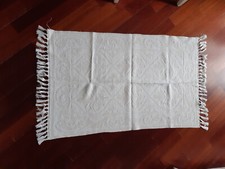 Tappeto bianco/avorio in cotone con frangia e disegno colore su colore