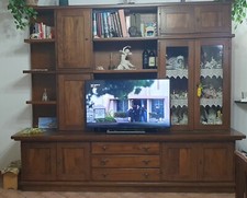 Mobile da soggiorno in massello (noce)in arte povera, in ottime condizioni.