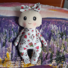 bambola di pezza fatta a mano