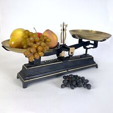 Bilancia antica da cucina in ghisa a con due piatti ottone funzionante vintage