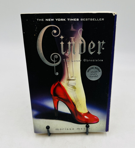 Cinder book lunar chronicles - 1,