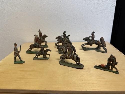 Antico lotto figurine latta