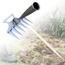 Raccano a zappa da giardino a