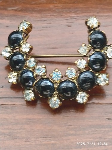 Spilla mezza luna base metallo - mezza,