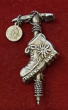 MOUNTAIN BADGE WITH BOOT AND