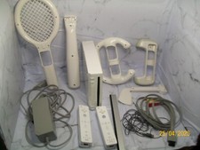 Console Nintendo WII con lente nuova, 2 joystick ,alimentatore e cavo video