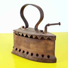 antico ferro da stiro in