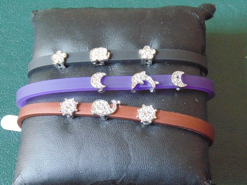 Braccialetti caucciù e - in,
