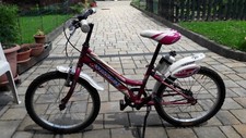 Bicicletta da bambina Marca Dazzan, misura ruote 20x1.90, colore rosso scuro