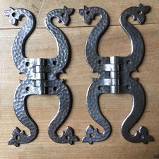 Grande antica porta cerniere