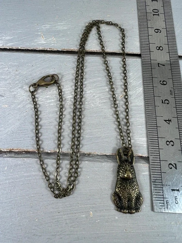 Collana coniglietto seduto