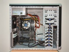 PC Desktop i5 8600K, 16GB RAM, 250GB HDD - Facile da Upgradare per Gaming