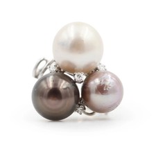 Anello in oro bianco con perle