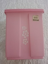 Cesto vintage rosa con fiori