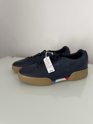 Scarpe nuove con - , etichette