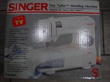 NUOVA macchina da cucire Singer Tiny Tailor riparatrice TT600A bianca piccola compatta
