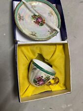 Tazza antica in porcellana con