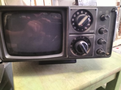 Vintage portatile bianco e - tv,