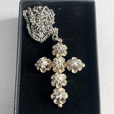 Collana con ciondolo croce