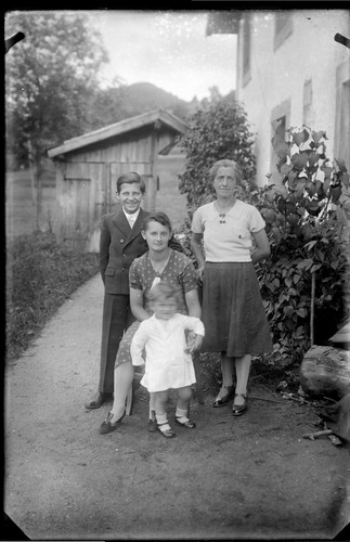 Ritratto famiglia giardino - famiglia,