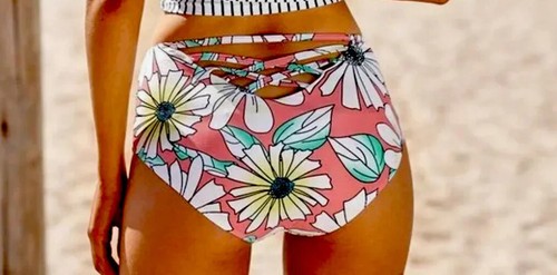 Bikini donna walk beach con - bikini,