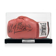 Guantone da boxe rosso firmato