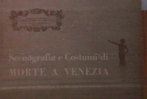 Scenografia costumi di - ,