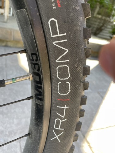 Full suspension mountain bike - full,