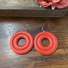 Orecchini rossi pendenti leggeri in legno cerchi sfera tondi vintage come nuovi